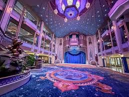 Atrium do navio Disney